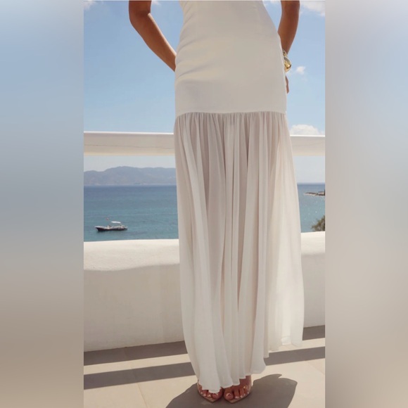 Runaway The Label Yazmin Halter Maxi Dress | Off- White | Medium - Picture 3 of 5